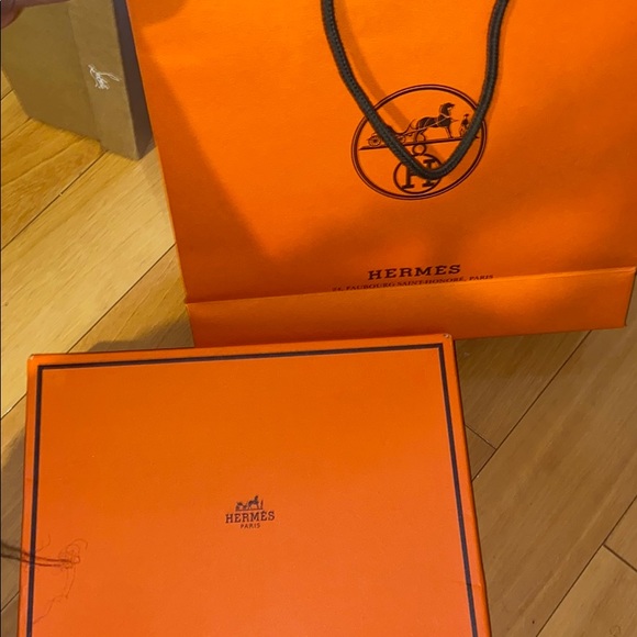 Designer shopping bags, and boxes - Picture 3 of 9